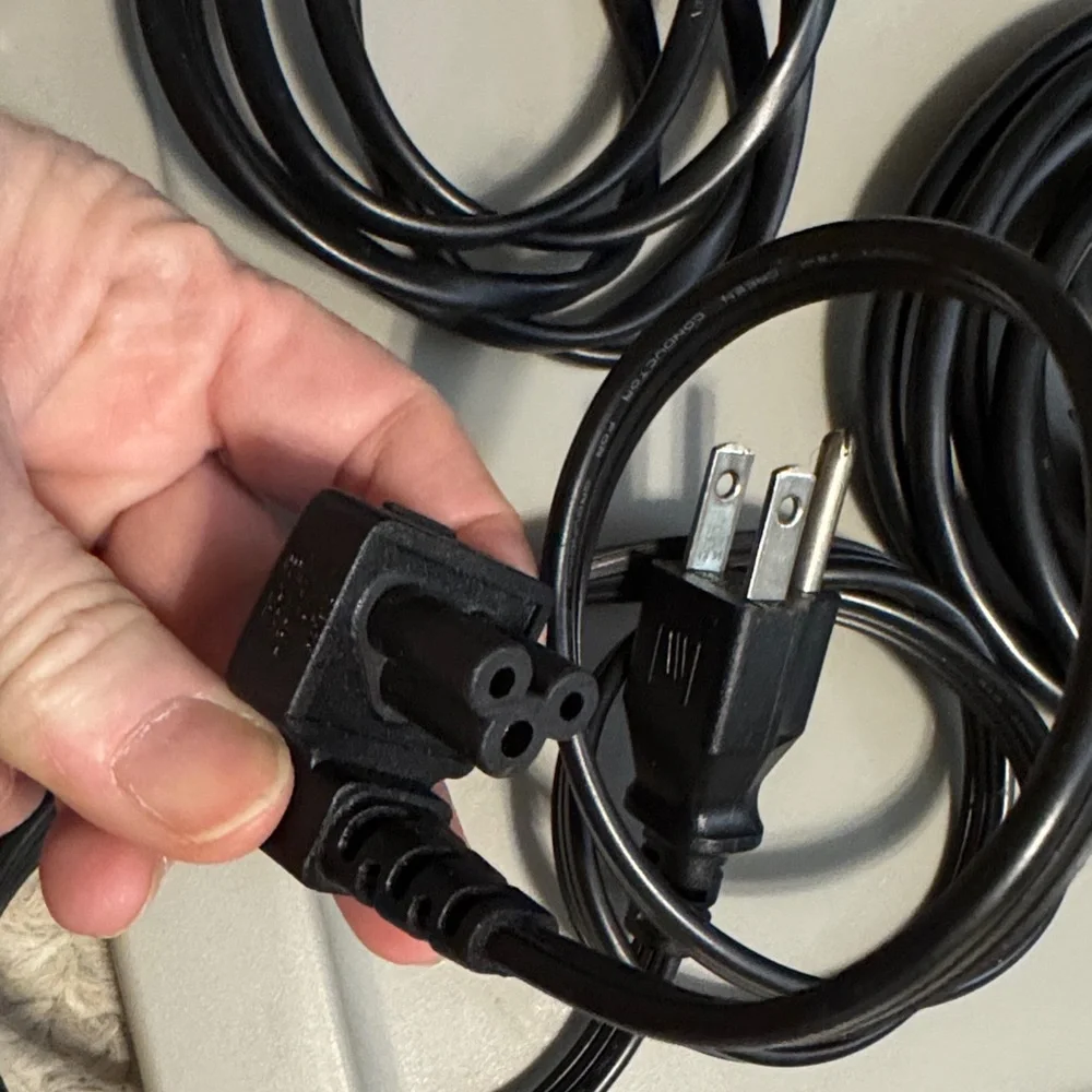 Source Unknown Black Cables Set